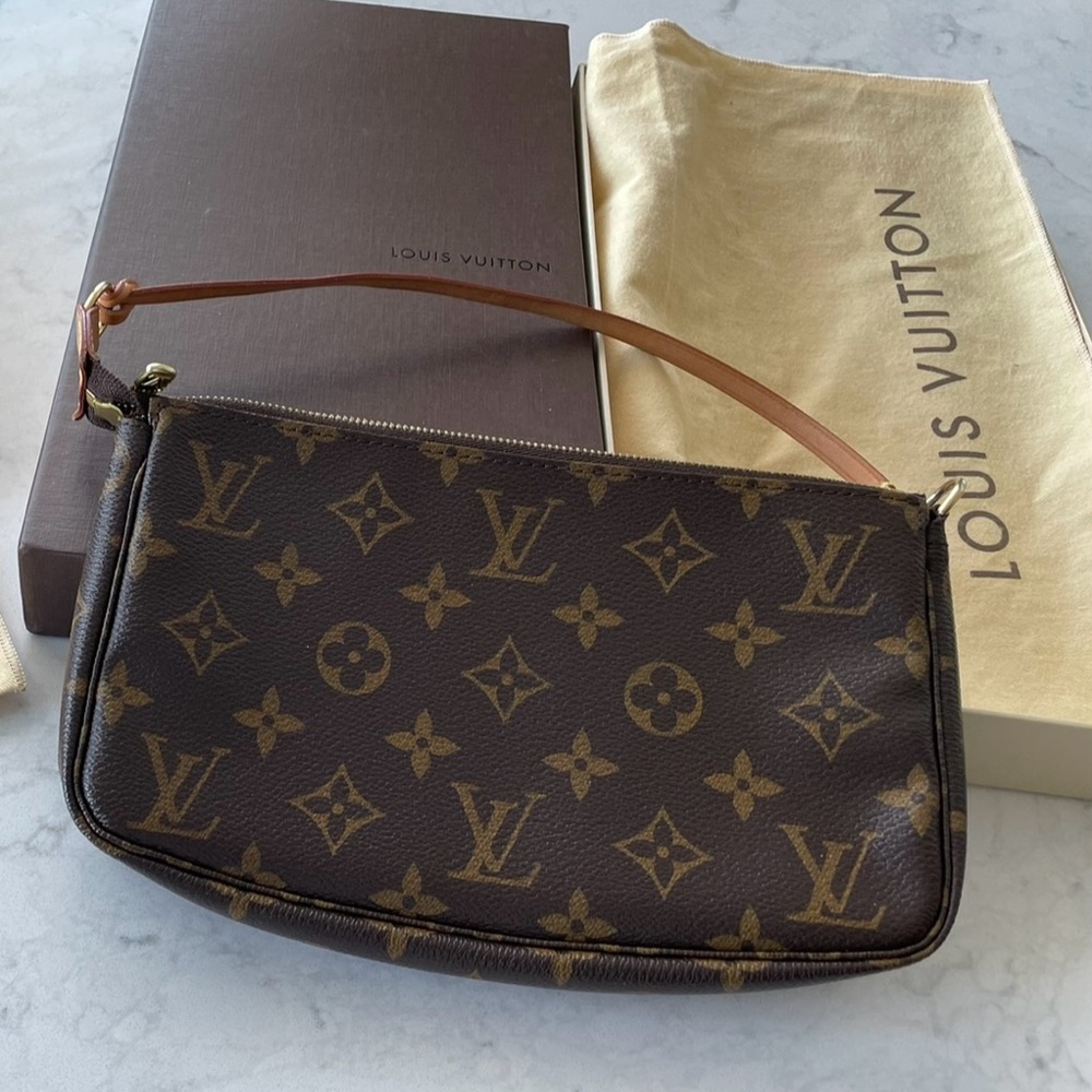 LOUIS VUITTON Monogram Pochette Accessories Baguette